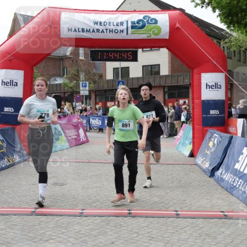 10.05.2026 - 8. Wedeler Halbmarathon Yannick Fuchs http://msf.ph/oto/9730522 10.05.2026 11:44:43 Ziel 778, 877 meine-sportfotos.de