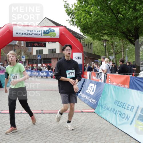 10.05.2026 - 8. Wedeler Halbmarathon Yannick Fuchs http://msf.ph/oto/9730550 10.05.2026 11:44:44 Ziel 778, 877 meine-sportfotos.de