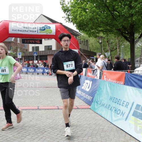 10.05.2026 - 8. Wedeler Halbmarathon Yannick Fuchs http://msf.ph/oto/9730555 10.05.2026 11:44:44 Ziel 778, 877 meine-sportfotos.de