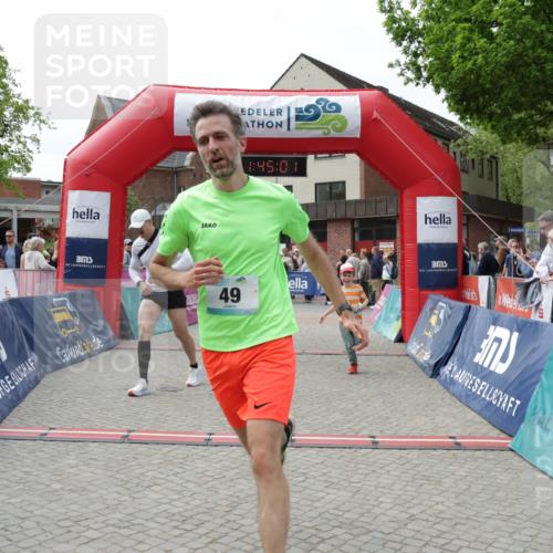 10.05.2026 - 8. Wedeler Halbmarathon Yannick Fuchs http://msf.ph/oto/9730750 10.05.2026 11:44:59 Ziel 49, 50, 189, 472, 823 meine-sportfotos.de