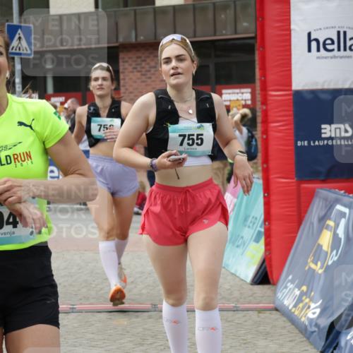 10.05.2026 - 8. Wedeler Halbmarathon Yannick Fuchs http://msf.ph/oto/9730877 10.05.2026 11:45:06 Ziel 233, 755, 756, 763, 1047 meine-sportfotos.de