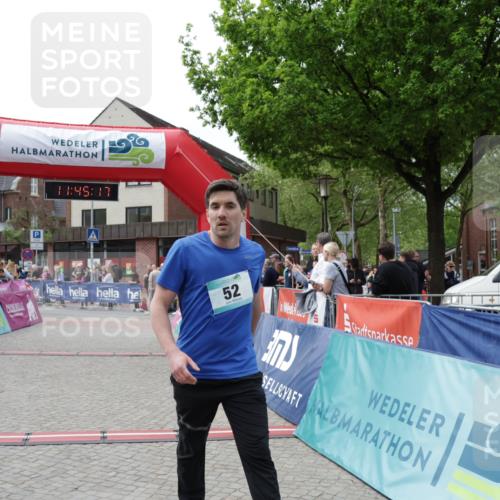10.05.2026 - 8. Wedeler Halbmarathon Yannick Fuchs http://msf.ph/oto/9731045 10.05.2026 11:45:15 Ziel 52, 233, 660, 749, 917, 918 meine-sportfotos.de