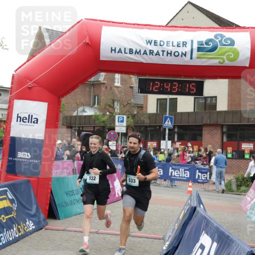 10.05.2026 - 8. Wedeler Halbmarathon Yannick Fuchs http://msf.ph/oto/9734518 10.05.2026 12:43:13 Ziel 532, 533 meine-sportfotos.de