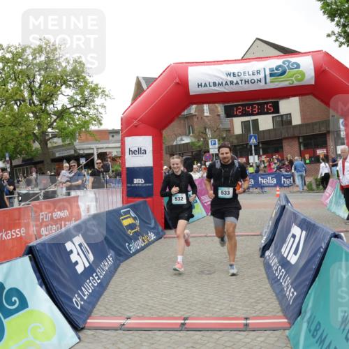 10.05.2026 - 8. Wedeler Halbmarathon Yannick Fuchs http://msf.ph/oto/9734523 10.05.2026 12:43:13 Ziel 532, 533 meine-sportfotos.de