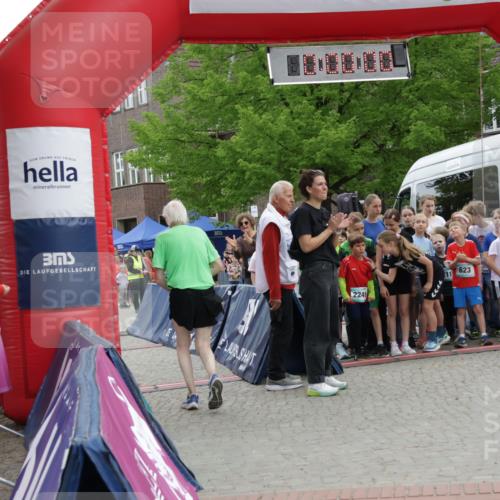 10.05.2026 - 8. Wedeler Halbmarathon Yannick Fuchs http://msf.ph/oto/9734614 10.05.2026 12:44:34 Ziel 394 meine-sportfotos.de