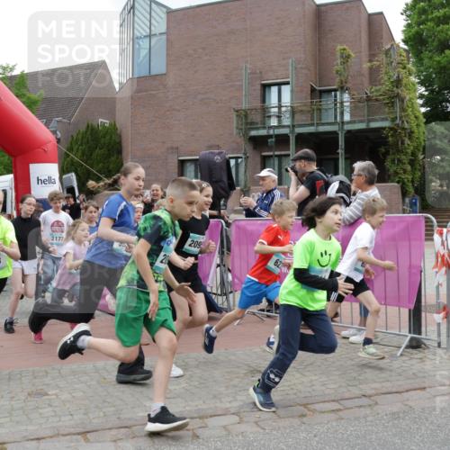 10.05.2026 - 8. Wedeler Halbmarathon Yannick Fuchs http://msf.ph/oto/9734663 10.05.2026 12:44:59 Ziel  meine-sportfotos.de