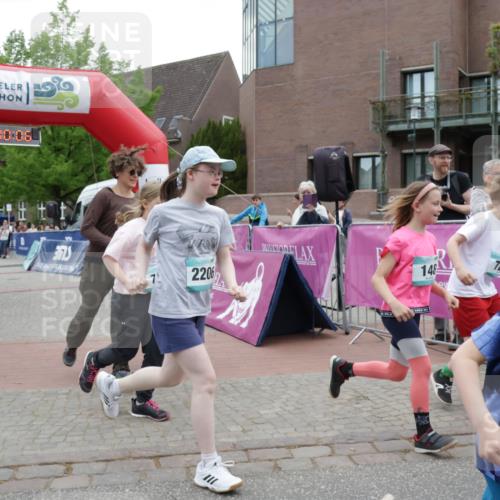 10.05.2026 - 8. Wedeler Halbmarathon Yannick Fuchs http://msf.ph/oto/9734713 10.05.2026 12:45:03 Ziel  meine-sportfotos.de