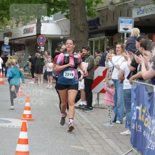 10.05.2026 - 8. Wedeler Halbmarathon Yannick Fuchs http://msf.ph/oto/9734738 10.05.2026 12:45:08 Ziel  meine-sportfotos.de