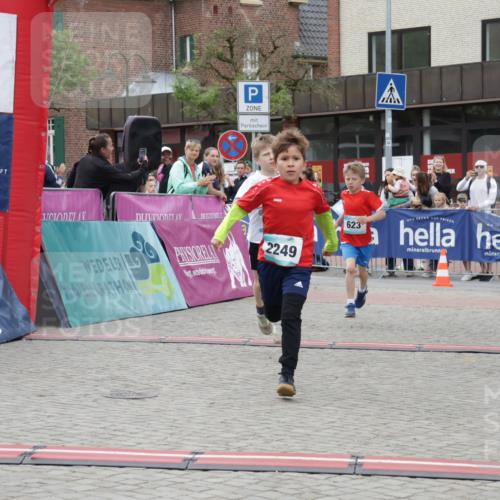 10.05.2026 - 8. Wedeler Halbmarathon Yannick Fuchs http://msf.ph/oto/9734782 10.05.2026 12:47:38 Ziel 623, 624, 2249 meine-sportfotos.de