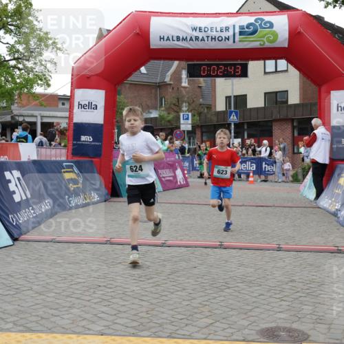 10.05.2026 - 8. Wedeler Halbmarathon Yannick Fuchs http://msf.ph/oto/9734802 10.05.2026 12:47:40 Ziel 623, 624, 997, 2093, 2249 meine-sportfotos.de