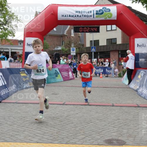 10.05.2026 - 8. Wedeler Halbmarathon Yannick Fuchs http://msf.ph/oto/9734807 10.05.2026 12:47:40 Ziel 623, 624, 997, 2093, 2249 meine-sportfotos.de