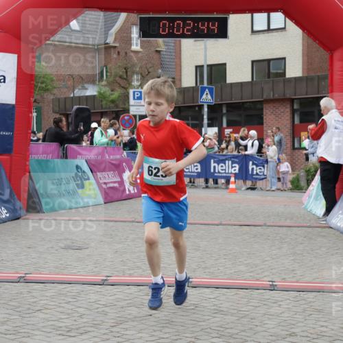 10.05.2026 - 8. Wedeler Halbmarathon Yannick Fuchs http://msf.ph/oto/9734809 10.05.2026 12:47:41 Ziel 623, 624, 997, 2093, 2249 meine-sportfotos.de