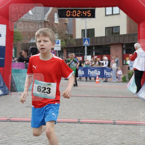 10.05.2026 - 8. Wedeler Halbmarathon Yannick Fuchs http://msf.ph/oto/9734815 10.05.2026 12:47:41 Ziel 623, 624, 997, 2093, 2249 meine-sportfotos.de