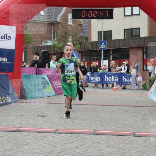 10.05.2026 - 8. Wedeler Halbmarathon Yannick Fuchs http://msf.ph/oto/9734834 10.05.2026 12:47:43 Ziel 623, 624, 997, 2093, 2152, 2249 meine-sportfotos.de