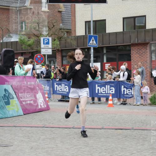 10.05.2026 - 8. Wedeler Halbmarathon Yannick Fuchs http://msf.ph/oto/9734853 10.05.2026 12:47:46 Ziel 997, 2093, 2152, 2248 meine-sportfotos.de