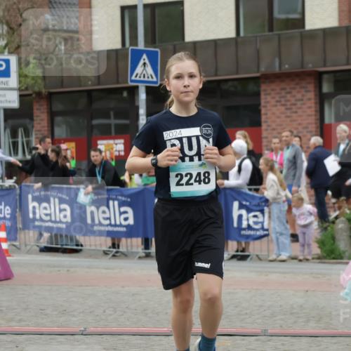 10.05.2026 - 8. Wedeler Halbmarathon Yannick Fuchs http://msf.ph/oto/9734862 10.05.2026 12:47:49 Ziel 997, 2093, 2152, 2248 meine-sportfotos.de