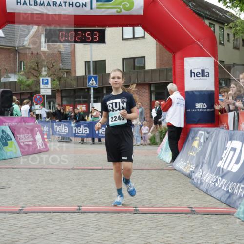 10.05.2026 - 8. Wedeler Halbmarathon Yannick Fuchs http://msf.ph/oto/9734870 10.05.2026 12:47:49 Ziel 997, 2093, 2152, 2248 meine-sportfotos.de