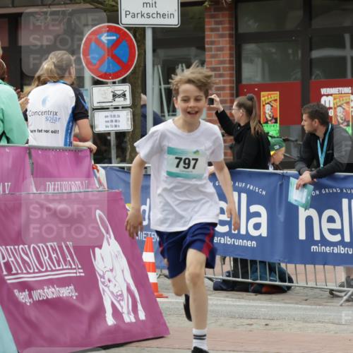 10.05.2026 - 8. Wedeler Halbmarathon Yannick Fuchs http://msf.ph/oto/9734898 10.05.2026 12:47:55 Ziel 796, 797 meine-sportfotos.de