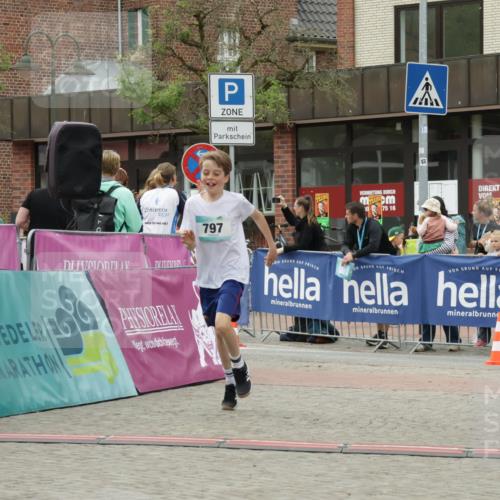 10.05.2026 - 8. Wedeler Halbmarathon Yannick Fuchs http://msf.ph/oto/9734903 10.05.2026 12:47:56 Ziel 796, 797 meine-sportfotos.de