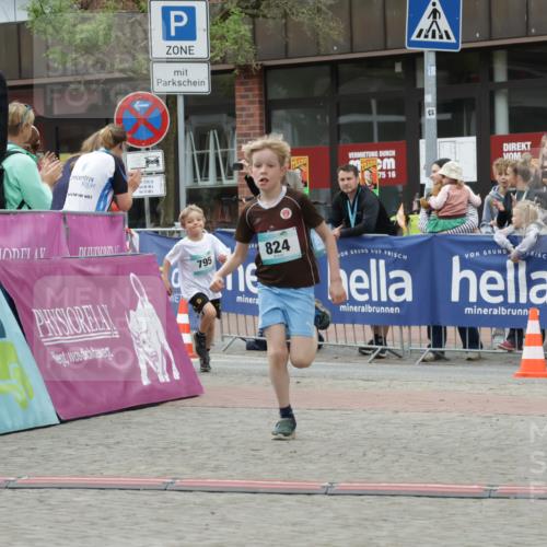 10.05.2026 - 8. Wedeler Halbmarathon Yannick Fuchs http://msf.ph/oto/9734923 10.05.2026 12:48:02 Ziel 795, 797, 824 meine-sportfotos.de