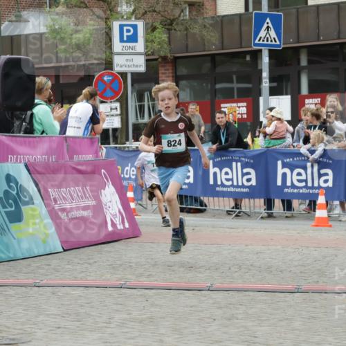 10.05.2026 - 8. Wedeler Halbmarathon Yannick Fuchs http://msf.ph/oto/9734925 10.05.2026 12:48:02 Ziel 795, 797, 824 meine-sportfotos.de