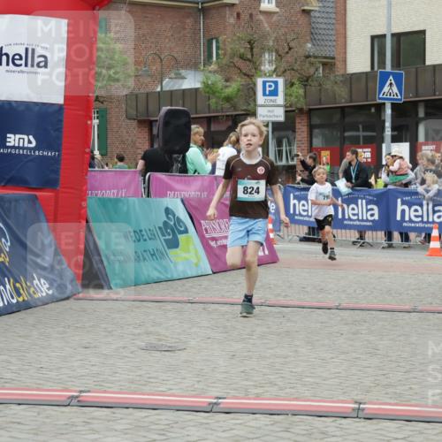 10.05.2026 - 8. Wedeler Halbmarathon Yannick Fuchs http://msf.ph/oto/9734935 10.05.2026 12:48:03 Ziel 795, 797, 824, 2116 meine-sportfotos.de