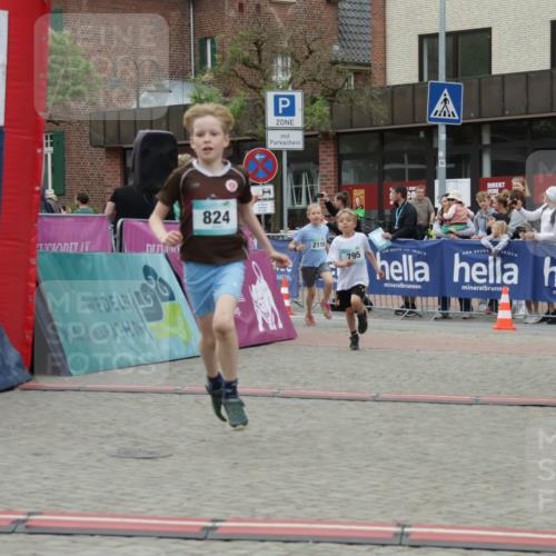 10.05.2026 - 8. Wedeler Halbmarathon Yannick Fuchs http://msf.ph/oto/9734942 10.05.2026 12:48:04 Ziel 795, 824, 2116 meine-sportfotos.de