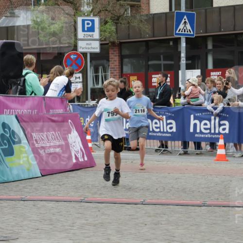 10.05.2026 - 8. Wedeler Halbmarathon Yannick Fuchs http://msf.ph/oto/9734947 10.05.2026 12:48:05 Ziel 408, 795, 824, 2116 meine-sportfotos.de