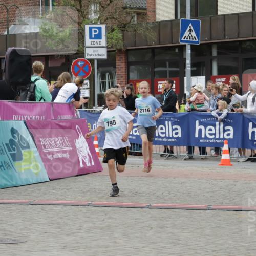 10.05.2026 - 8. Wedeler Halbmarathon Yannick Fuchs http://msf.ph/oto/9734950 10.05.2026 12:48:05 Ziel 408, 795, 824, 2116 meine-sportfotos.de