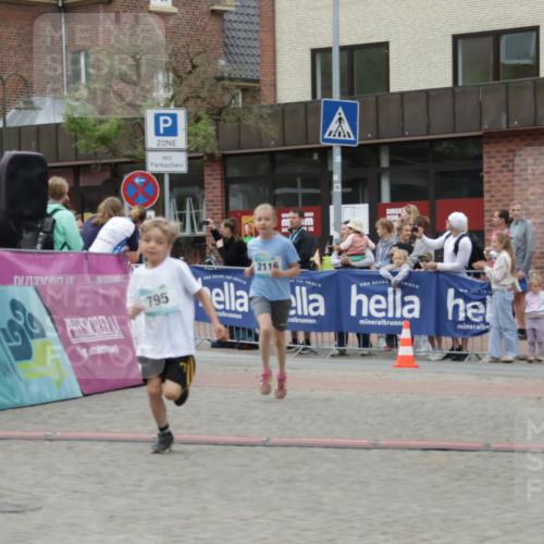 10.05.2026 - 8. Wedeler Halbmarathon Yannick Fuchs http://msf.ph/oto/9734957 10.05.2026 12:48:05 Ziel 408, 795, 824, 2116 meine-sportfotos.de
