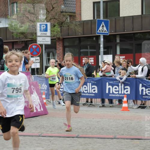10.05.2026 - 8. Wedeler Halbmarathon Yannick Fuchs http://msf.ph/oto/9734961 10.05.2026 12:48:06 Ziel 408, 795, 824, 2116 meine-sportfotos.de