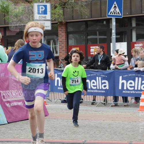 10.05.2026 - 8. Wedeler Halbmarathon Yannick Fuchs http://msf.ph/oto/9735036 10.05.2026 12:48:16 Ziel 346, 714, 2013, 2172 meine-sportfotos.de