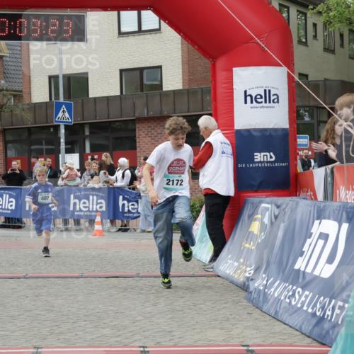10.05.2026 - 8. Wedeler Halbmarathon Yannick Fuchs http://msf.ph/oto/9735077 10.05.2026 12:48:20 Ziel 607, 714, 2013, 2172 meine-sportfotos.de