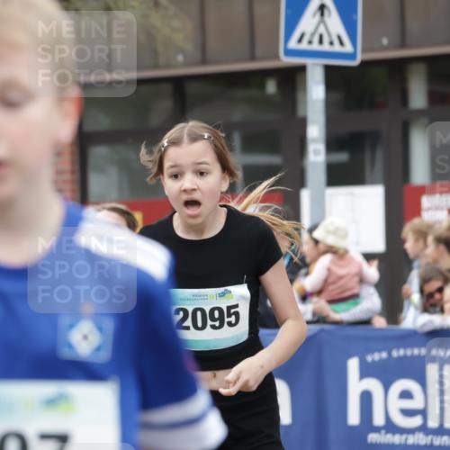 10.05.2026 - 8. Wedeler Halbmarathon Yannick Fuchs http://msf.ph/oto/9735093 10.05.2026 12:48:25 Ziel 147, 607, 609, 728, 2095, 2172 meine-sportfotos.de