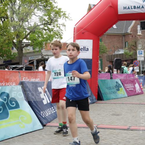 10.05.2026 - 8. Wedeler Halbmarathon Yannick Fuchs http://msf.ph/oto/9735129 10.05.2026 12:48:30 Ziel 147, 519, 609, 728, 2066, 2095, 2150 meine-sportfotos.de