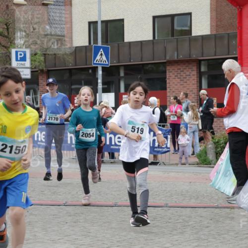 10.05.2026 - 8. Wedeler Halbmarathon Yannick Fuchs http://msf.ph/oto/9735169 10.05.2026 12:48:35 Ziel 197, 519, 2054, 2063, 2066, 2110, 2150, 2170 meine-sportfotos.de