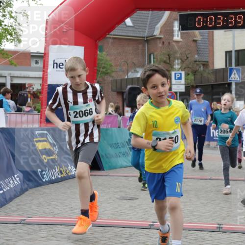 10.05.2026 - 8. Wedeler Halbmarathon Yannick Fuchs http://msf.ph/oto/9735172 10.05.2026 12:48:35 Ziel 197, 519, 2054, 2063, 2066, 2110, 2150, 2170 meine-sportfotos.de