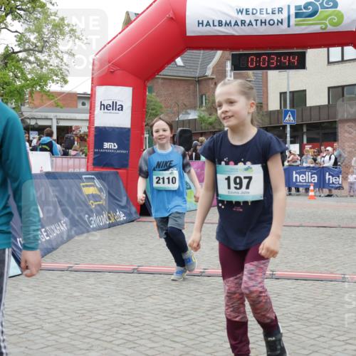 10.05.2026 - 8. Wedeler Halbmarathon Yannick Fuchs http://msf.ph/oto/9735215 10.05.2026 12:48:41 Ziel 148, 197, 825, 2054, 2063, 2110, 2111, 2170 meine-sportfotos.de