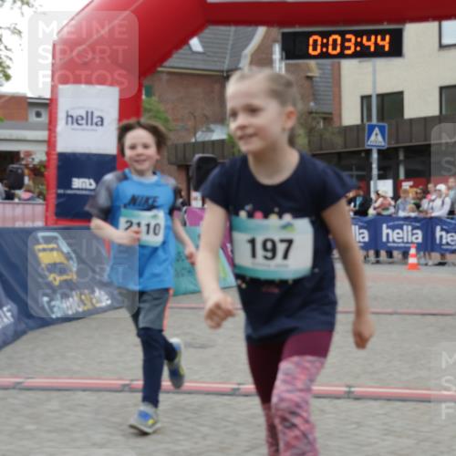 10.05.2026 - 8. Wedeler Halbmarathon Yannick Fuchs http://msf.ph/oto/9735217 10.05.2026 12:48:41 Ziel 148, 197, 825, 2054, 2063, 2110, 2111, 2170 meine-sportfotos.de