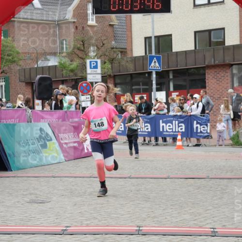 10.05.2026 - 8. Wedeler Halbmarathon Yannick Fuchs http://msf.ph/oto/9735225 10.05.2026 12:48:42 Ziel 148, 197, 825, 2110, 2111, 2170 meine-sportfotos.de