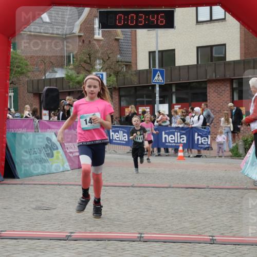 10.05.2026 - 8. Wedeler Halbmarathon Yannick Fuchs http://msf.ph/oto/9735232 10.05.2026 12:48:43 Ziel 148, 197, 825, 2110, 2111 meine-sportfotos.de
