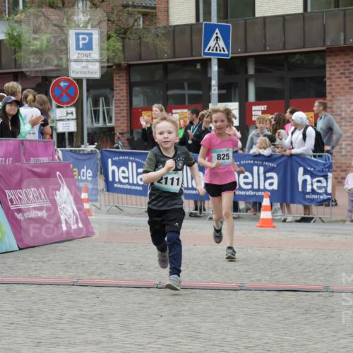 10.05.2026 - 8. Wedeler Halbmarathon Yannick Fuchs http://msf.ph/oto/9735241 10.05.2026 12:48:44 Ziel 148, 825, 2110, 2111 meine-sportfotos.de