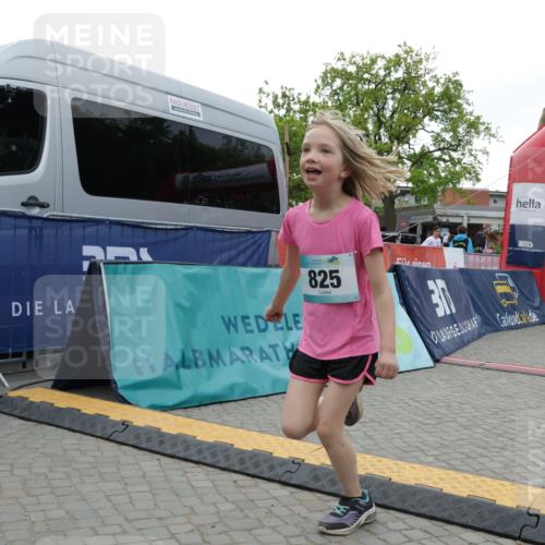 10.05.2026 - 8. Wedeler Halbmarathon Yannick Fuchs http://msf.ph/oto/9735268 10.05.2026 12:48:48 Ziel 148, 825, 909, 2111 meine-sportfotos.de