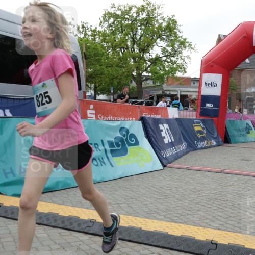 10.05.2026 - 8. Wedeler Halbmarathon Yannick Fuchs http://msf.ph/oto/9735270 10.05.2026 12:48:48 Ziel 148, 825, 909, 2111 meine-sportfotos.de