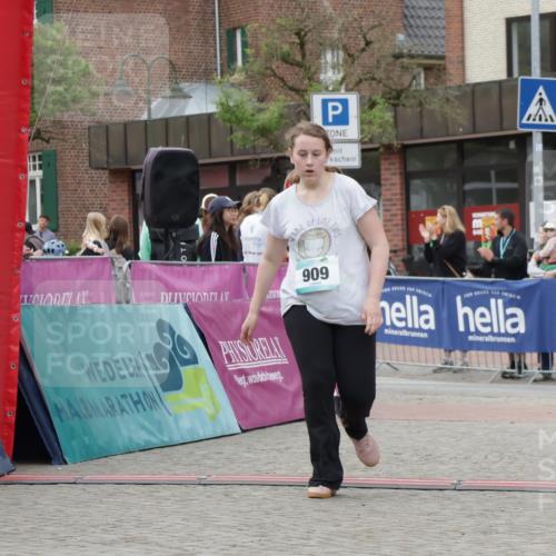 10.05.2026 - 8. Wedeler Halbmarathon Yannick Fuchs http://msf.ph/oto/9735272 10.05.2026 12:48:49 Ziel 825, 909, 2111 meine-sportfotos.de