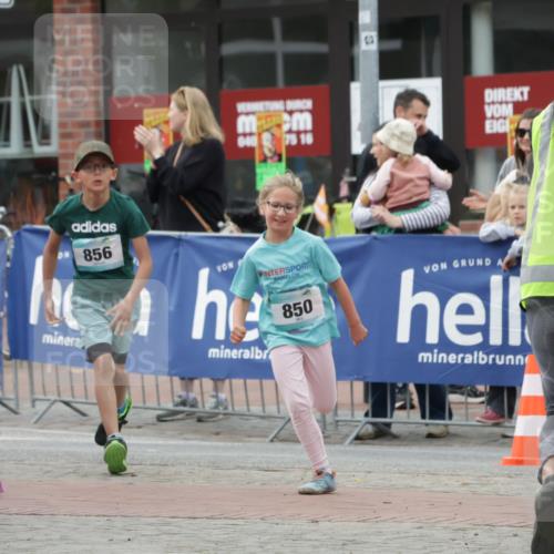 10.05.2026 - 8. Wedeler Halbmarathon Yannick Fuchs http://msf.ph/oto/9735317 10.05.2026 12:49:06 Ziel 850, 856 meine-sportfotos.de