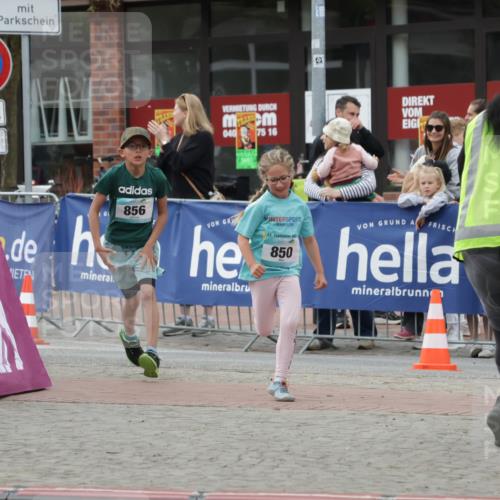 10.05.2026 - 8. Wedeler Halbmarathon Yannick Fuchs http://msf.ph/oto/9735321 10.05.2026 12:49:06 Ziel 850, 856 meine-sportfotos.de