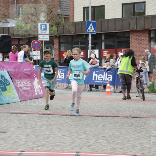 10.05.2026 - 8. Wedeler Halbmarathon Yannick Fuchs http://msf.ph/oto/9735337 10.05.2026 12:49:09 Ziel 850, 856 meine-sportfotos.de
