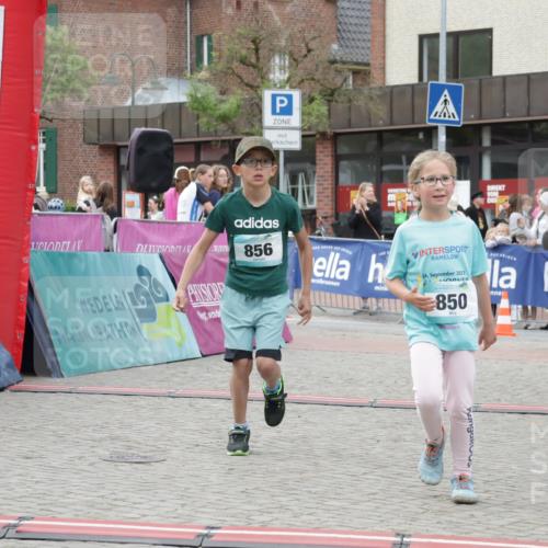 10.05.2026 - 8. Wedeler Halbmarathon Yannick Fuchs http://msf.ph/oto/9735347 10.05.2026 12:49:10 Ziel 850, 856 meine-sportfotos.de