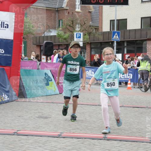 10.05.2026 - 8. Wedeler Halbmarathon Yannick Fuchs http://msf.ph/oto/9735352 10.05.2026 12:49:11 Ziel 850, 856 meine-sportfotos.de